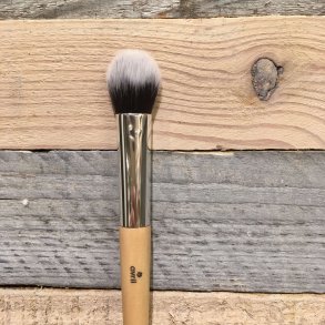 Avril - Blushbørste Precision med Bambusskaft