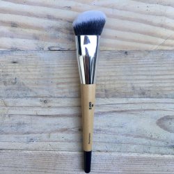 Avril - Contouringbrste med Bambusskaft