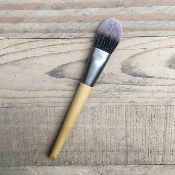 JCH Respect - Foundationbrste med Bambusskaft