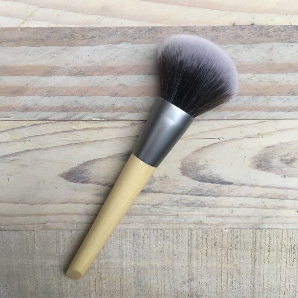 JCH Respect - Pudderbrste med Bambusskaft