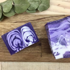 Håndskåret Håndsæbe - Lavender Swivel (ca 100 g)