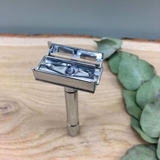 Shaving Factory - Safety Razor med Rejseetui og 10 stk Barberblade