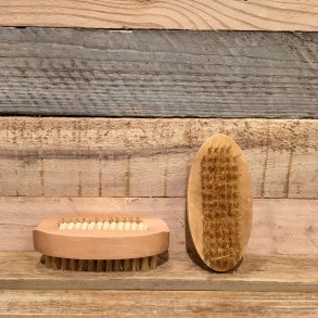 Neglebrste i tr og vildsvinehr