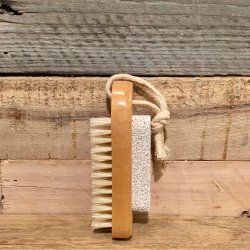 Neglebrste i tr med pimpsten