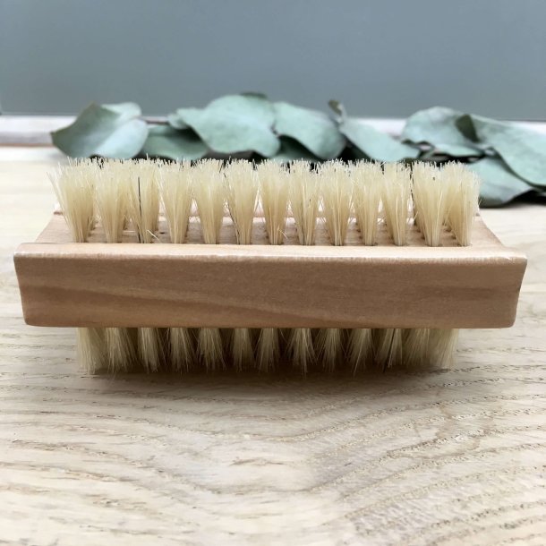 C&D - Neglebrste i Tr