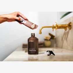 [RE&middot;ESSENCE] Starts�t S�bedispenser Med 2 Breve Lemongrass, Rosemary, Ceder Wood
