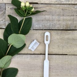 Caliquo - Tandbrste i Bioplast med Udskifteligt Hoved - Hvid - Medium