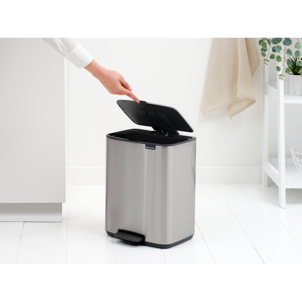 Brabantia Bo pedalspand 12 ltr. - Matt Steel Fingerprint Proof
