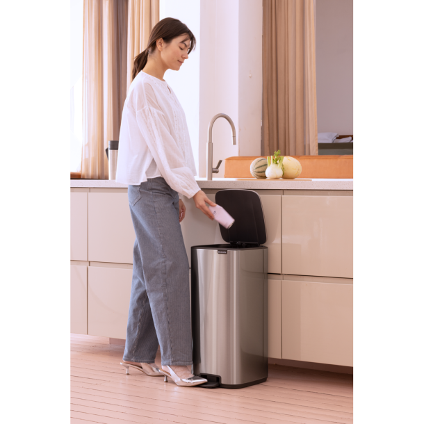 Brabantia Bo pedalspand 30 ltr. - Matt Steel Fingerprint Proof