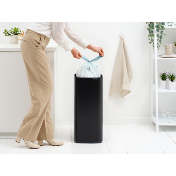 Brabantia Bo Touch bin 30 ltr. - Matt Black