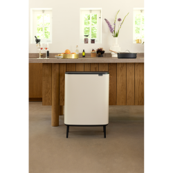 Brabantia Touch Bin High 60 Liter - Soft Beige