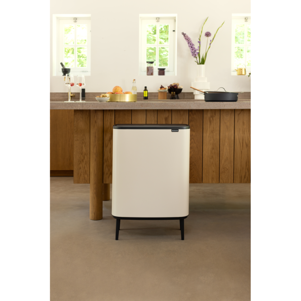 Brabantia Touch Bin High 60 Liter - Soft Beige