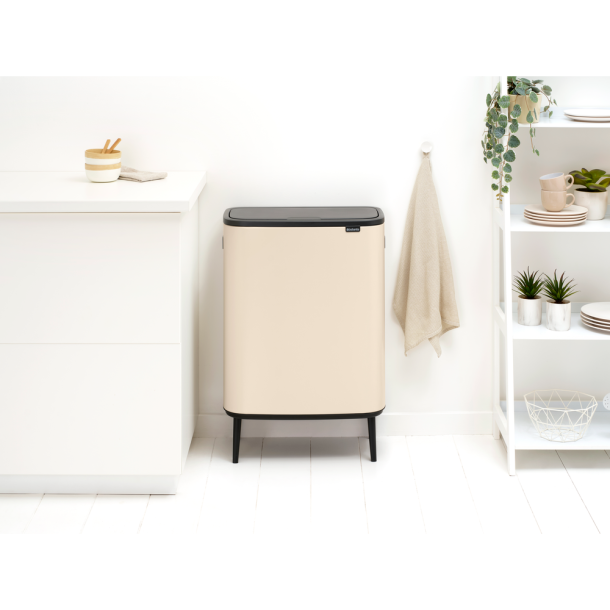Brabantia Touch Bin High 60 Liter - Soft Beige