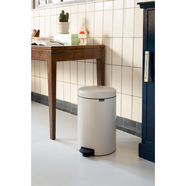 Brabantia Pedalspand newIcon 20 Liter  - Soft Beige