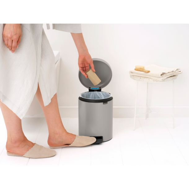 Brabantia Pedalspand NewIcon 5 Liter m/plast inderspand - Soft Grey