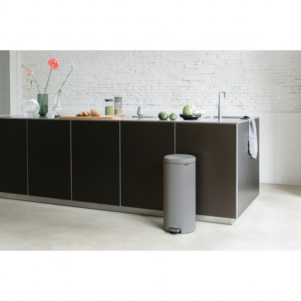 Brabantia NewIcon Pedalspand 30 Liter - Mineral Concrete Grey