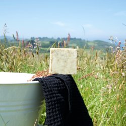 Charmarrel SHAMPOO BAR - Shampoo Bar - Shea, Shikakai &amp; Hibiscus - 120 g.