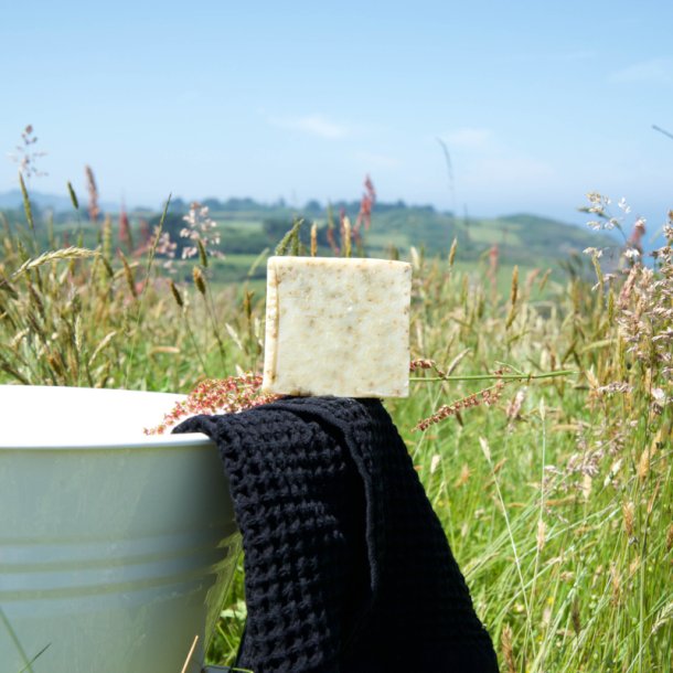 Charmarrel SHAMPOO BAR - Shampoo Bar - Shea, Shikakai &amp; Hibiscus - 120 g.