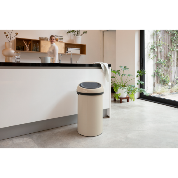 Brabantia Touch Bin 60 ltr. Soft Beige lg - Soft Beige