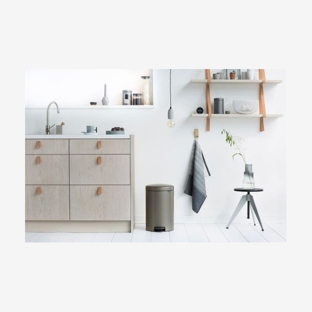 Brabantia Pedalspand newIcon 20 Liter Platinum