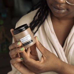 UpCircle - Face Scrub Coffee &amp; Herbal Blend (100 ml)