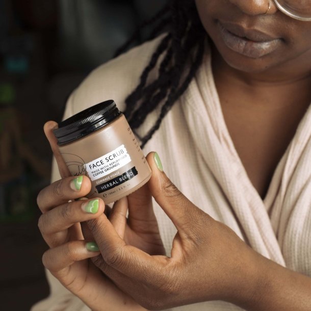 UpCircle - Face Scrub Coffee &amp; Herbal Blend (100 ml)